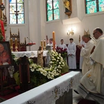 Abp Mieczysław Mokrzycki intronizował relikwie św. Jana Pawła II we Wrocławiu-Ołtaszynie