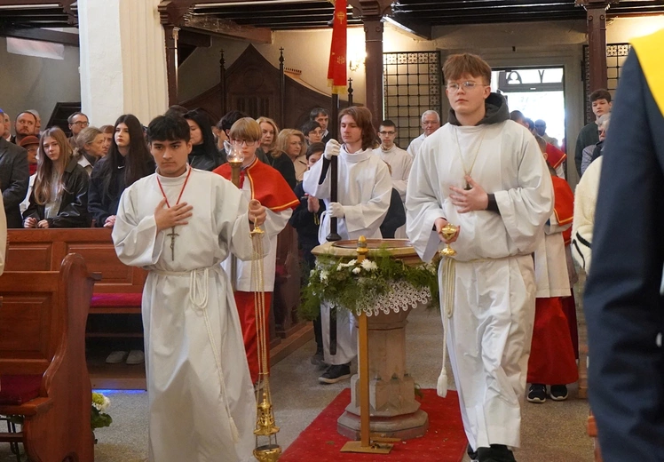 Abp Mieczysław Mokrzycki intronizował relikwie św. Jana Pawła II we Wrocławiu-Ołtaszynie