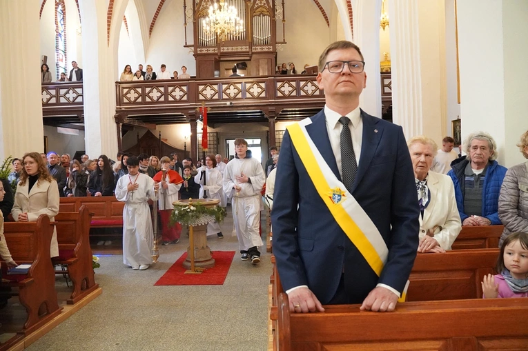 Abp Mieczysław Mokrzycki intronizował relikwie św. Jana Pawła II we Wrocławiu-Ołtaszynie