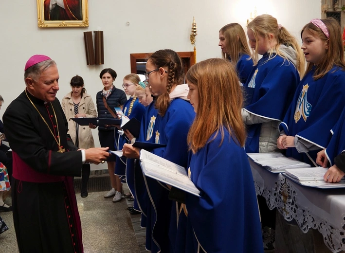 Abp Mieczysław Mokrzycki intronizował relikwie św. Jana Pawła II we Wrocławiu-Ołtaszynie