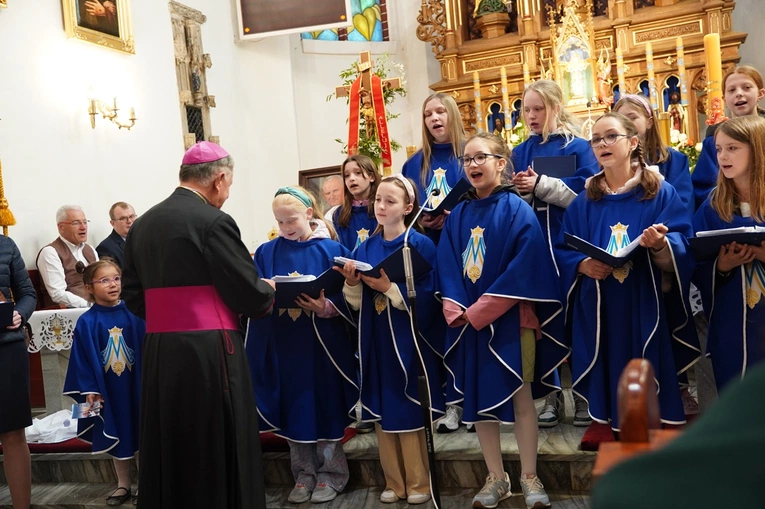 Abp Mieczysław Mokrzycki intronizował relikwie św. Jana Pawła II we Wrocławiu-Ołtaszynie
