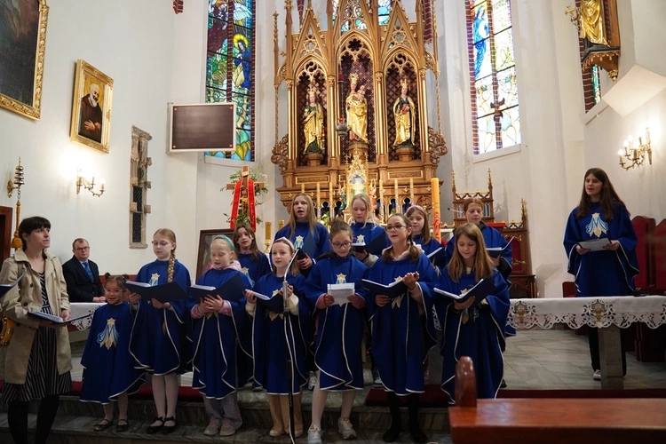 Abp Mieczysław Mokrzycki intronizował relikwie św. Jana Pawła II we Wrocławiu-Ołtaszynie