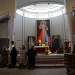 Godzina Miłosierdzia w Sanktuarium Bożego Miłosierdzia w Płocku