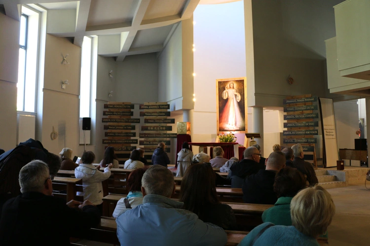 Godzina Miłosierdzia w Sanktuarium Bożego Miłosierdzia w Płocku