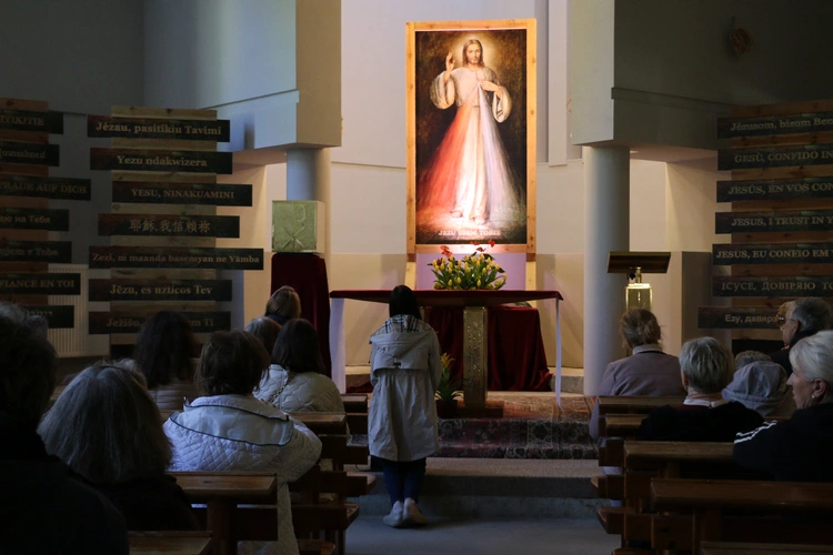 Godzina Miłosierdzia w Sanktuarium Bożego Miłosierdzia w Płocku