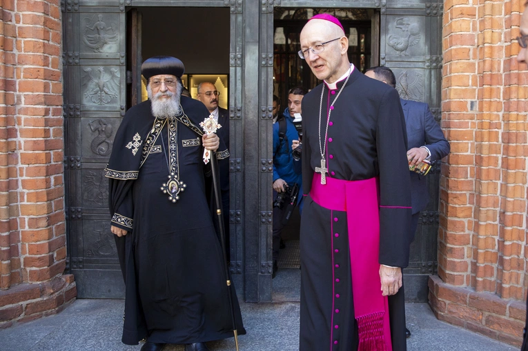 Tawadros II modlił się w archikatedrze warszawskiej o pokój 