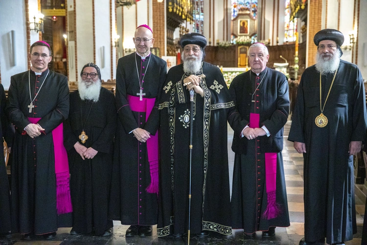 Tawadros II modlił się w archikatedrze warszawskiej o pokój 