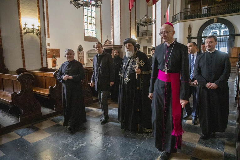 Tawadros II modlił się w archikatedrze warszawskiej o pokój 
