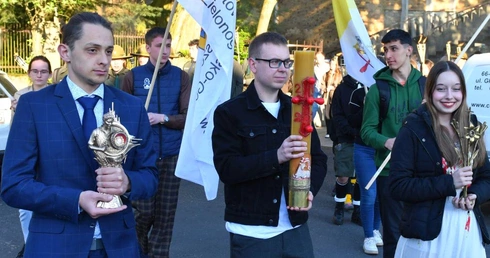 Droga Światła na ulicach Zielonej Góry z bł. Karoliną Kózkówną i bł. Karolem Acutisem