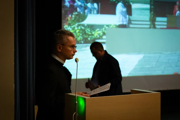 Tarnów. Rozpoczęcie kursu dla nadzwyczajnych szafarzy Komunii św.