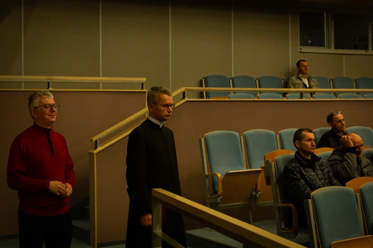 Tarnów. Rozpoczęcie kursu dla nadzwyczajnych szafarzy Komunii św.