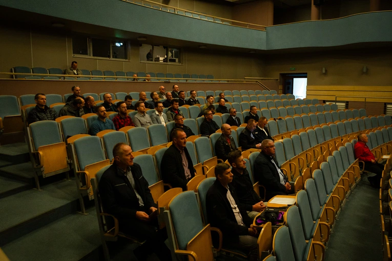 Tarnów. Rozpoczęcie kursu dla nadzwyczajnych szafarzy Komunii św.