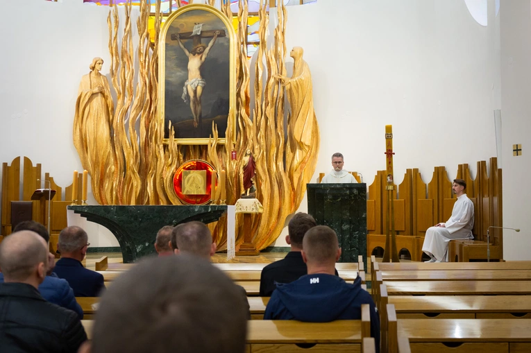 Tarnów. Rozpoczęcie kursu dla nadzwyczajnych szafarzy Komunii św.