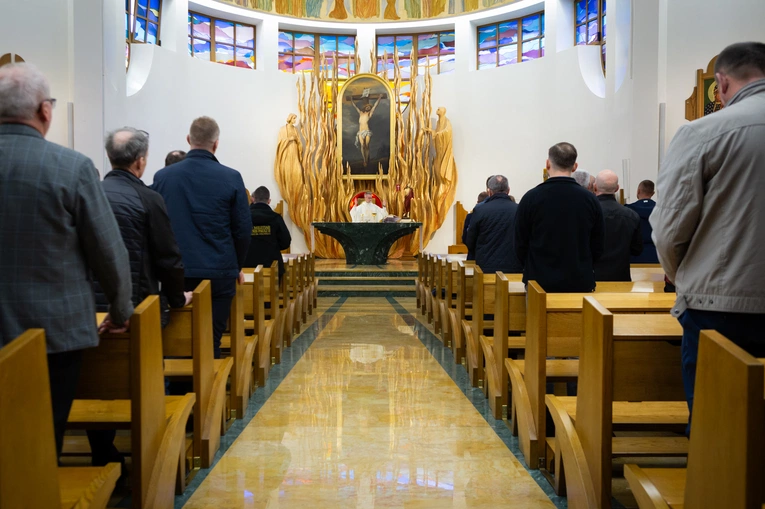 Tarnów. Rozpoczęcie kursu dla nadzwyczajnych szafarzy Komunii św.