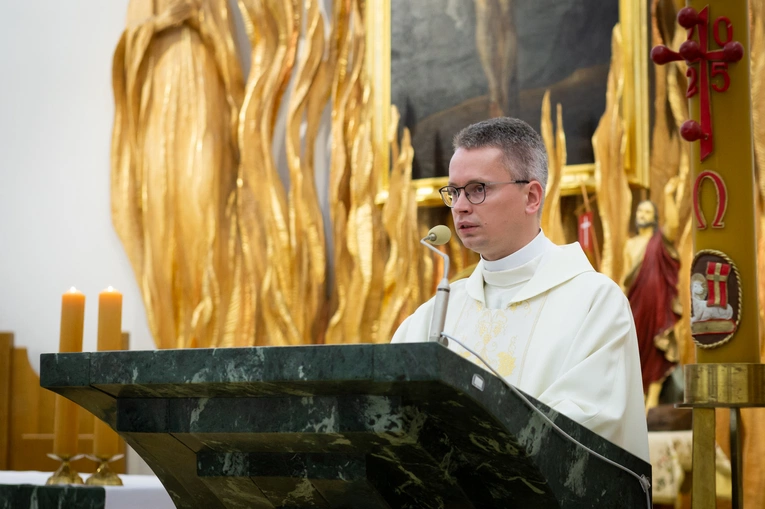 Tarnów. Rozpoczęcie kursu dla nadzwyczajnych szafarzy Komunii św.