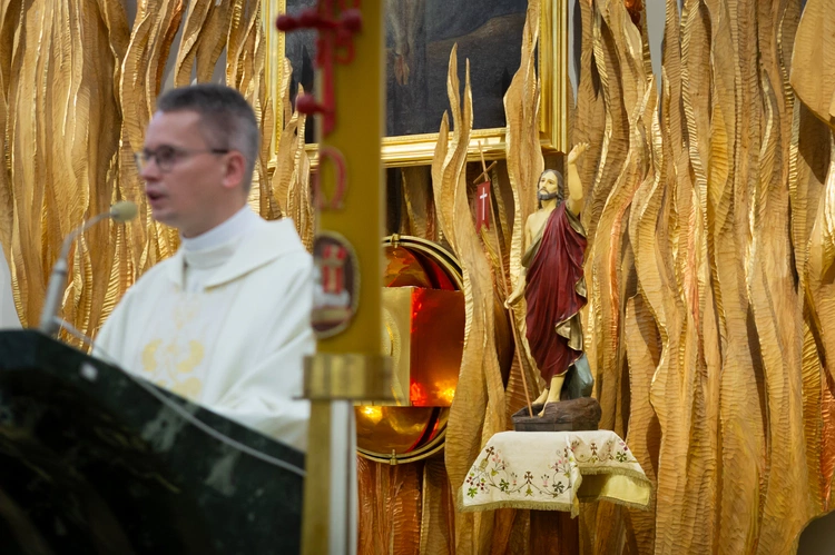 Tarnów. Rozpoczęcie kursu dla nadzwyczajnych szafarzy Komunii św.