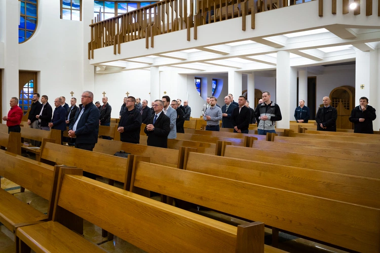 Tarnów. Rozpoczęcie kursu dla nadzwyczajnych szafarzy Komunii św.