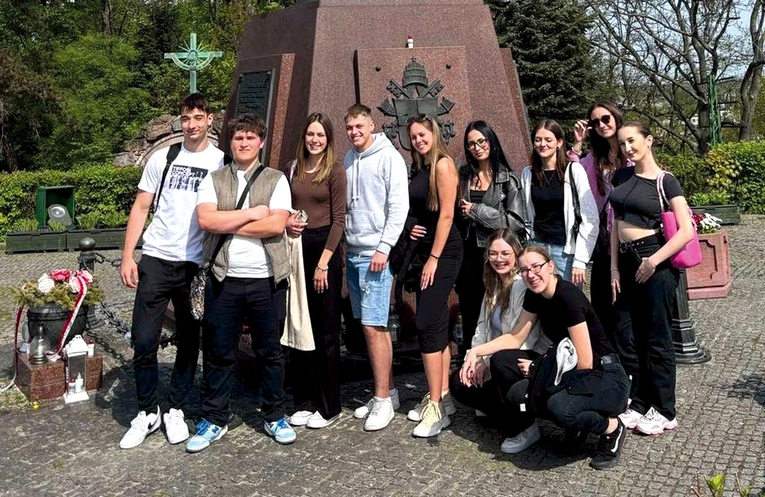 Żywieccy abiturienci z Zespołu Szkół Budowlano-Drzewnych w Częstochowie.