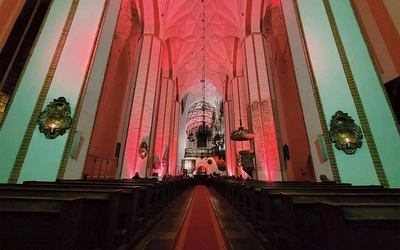 Świątynia wciąż zachwyca rozmachem, różnorodnością i wartością estetyczną wyposażenia.