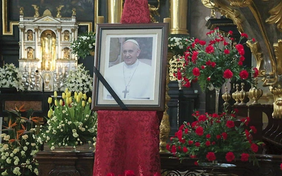 Śmierć papieża przywołuje wiele wspomnień z jego pontyfikatu.