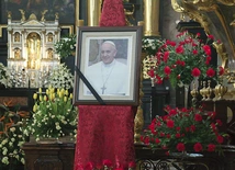 Śmierć papieża przywołuje wiele wspomnień z jego pontyfikatu.