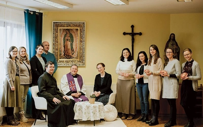 Więcej informacji o CG można znaleźć na www.centrum-guadalupe.pl.
