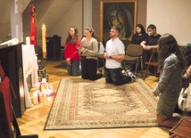 Dziękczynienie studentów po Eucharystii w kaplicy „Xaver”.