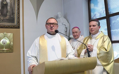  Ks. Paweł Broński od 3 lat prowadzi PPT. W rekolekcjach uczestniczył także bp Piotr Przyborek, przewodniczący Rady KEP ds. turystyki i pielgrzymek.