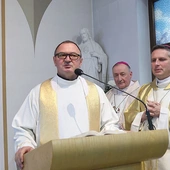  Ks. Paweł Broński od 3 lat prowadzi PPT. W rekolekcjach uczestniczył także bp Piotr Przyborek, przewodniczący Rady KEP ds. turystyki i pielgrzymek.