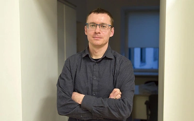 Mateusz pomaga osobom w kryzysie „wyprostować” życie.