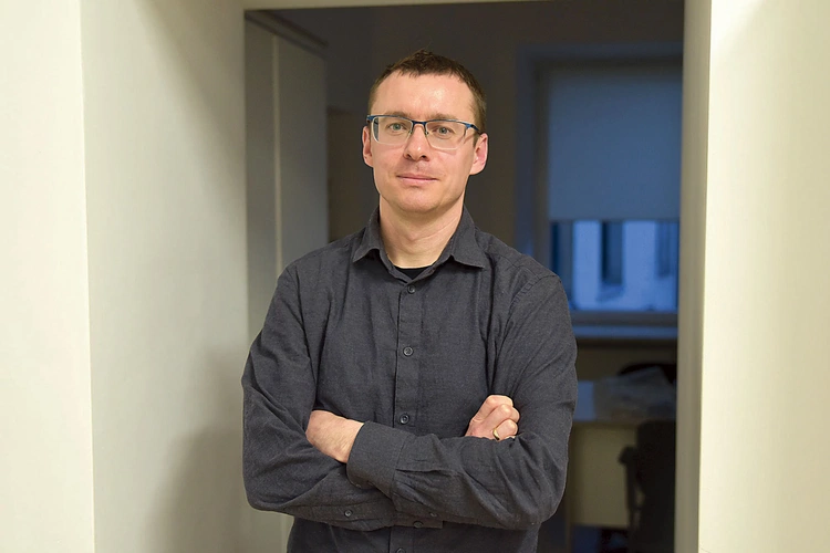 Mateusz pomaga osobom w kryzysie „wyprostować” życie.
