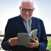 Ksiądz dr hab. A. Draguła – teolog, publicysta i autor wielu książek, który w tym roku obchodzi 35 lat kapłaństwa. Jest przewodniczącym Rady Naukowej Instytutu Nauk Teologicznych Uniwersytetu Szczecińskiego i członkiem Komitetu Nauk Teologicznych Polskiej Akademii Nauk.