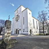 Kamionek  trafił ostatnio  na czołówki gazet z powodu pożaru zabytkowej dzwonnicy. Sprawca podpalenia został już zatrzymany. 