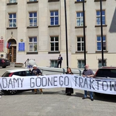 Katowice. Spór w Kolejach Śląskich. Protest przed Urzędem Marszałkowskim