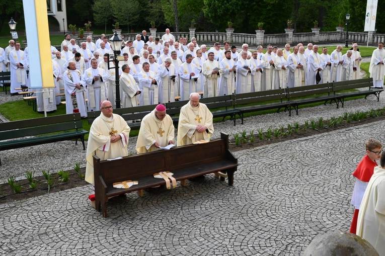 Jubileuszowa pielgrzymka kapłanów do sanktuarium św. Jacka