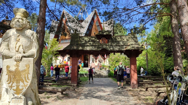 Pielgrzymkowa majówka z Sobótki do Sulistrowiczek