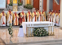 Dziękczynienie za 100 lat parafii Świętych Apostołów Piotra i Pawła w Opolu