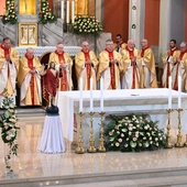 Dziękczynienie za 100 lat parafii Świętych Apostołów Piotra i Pawła w Opolu
