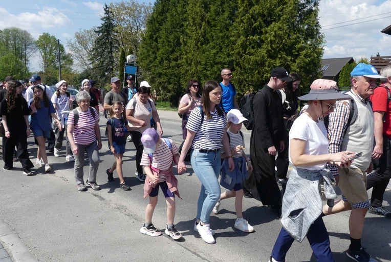 1. Grupa św. Faustyny w drodze do Łagiewnik - 2025