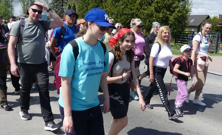 1. Grupa św. Faustyny w drodze do Łagiewnik - 2025