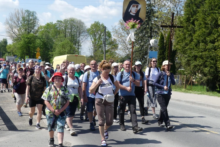 1. Grupa św. Faustyny w drodze do Łagiewnik - 2025
