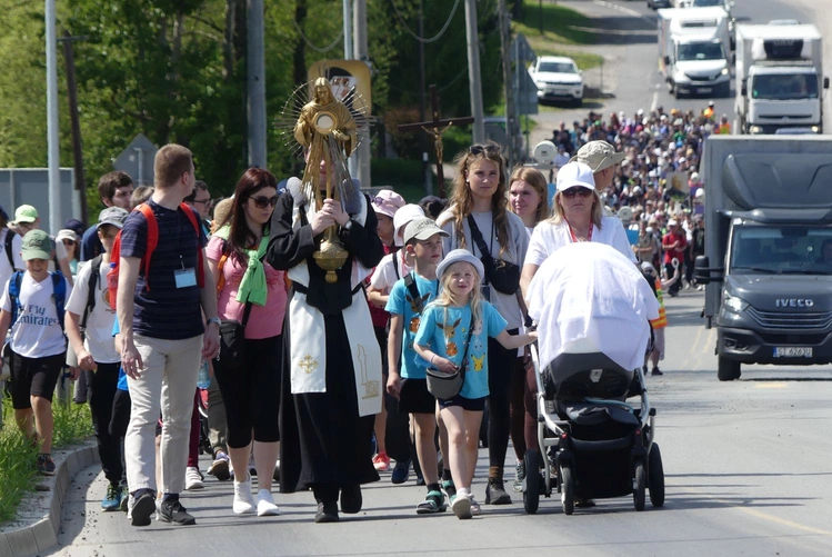 1. Grupa św. Faustyny w drodze do Łagiewnik - 2025