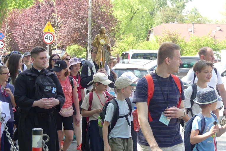 1. Grupa św. Faustyny w drodze do Łagiewnik - 2025