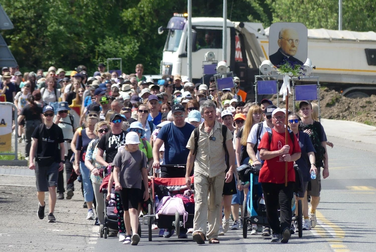 2. Grupa bł. Ks. Michała Sopoćki w drodze do Łagiewnik - 2025