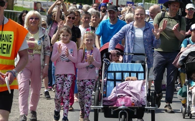 3. Grupa św. Jana Pawła II w drodze do Łagiewnik - 2025