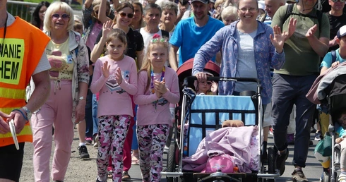 3. Grupa św. Jana Pawła II w drodze do Łagiewnik - 2025