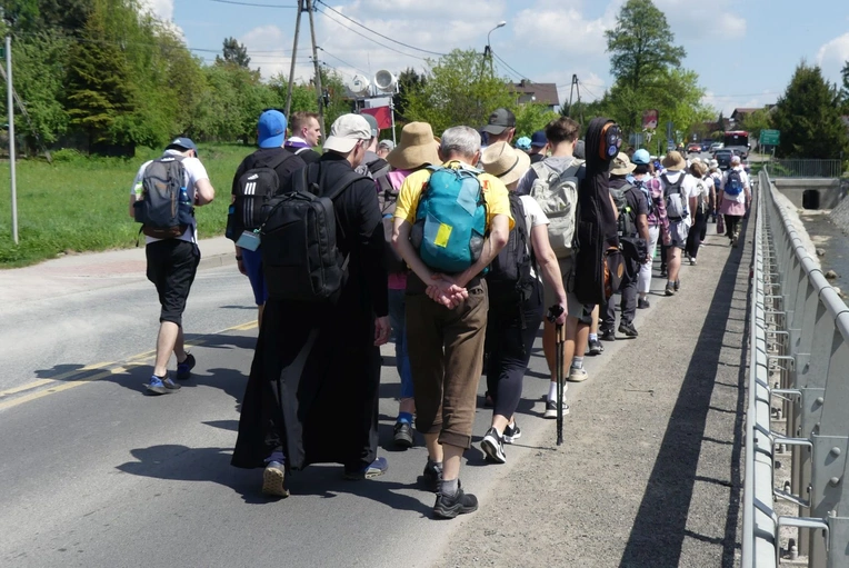 4. Grupa św. abp. Józefa Bilczewskiego w drodze do Łagiewnik - 2025