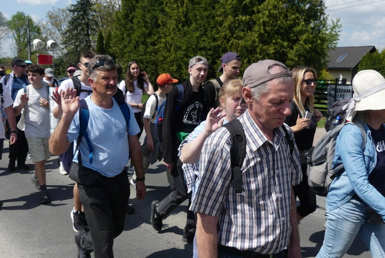 4. Grupa św. abp. Józefa Bilczewskiego w drodze do Łagiewnik - 2025