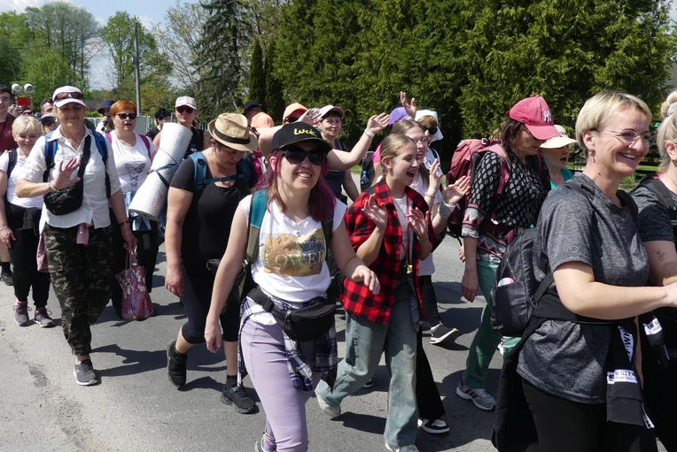 4. Grupa św. abp. Józefa Bilczewskiego w drodze do Łagiewnik - 2025