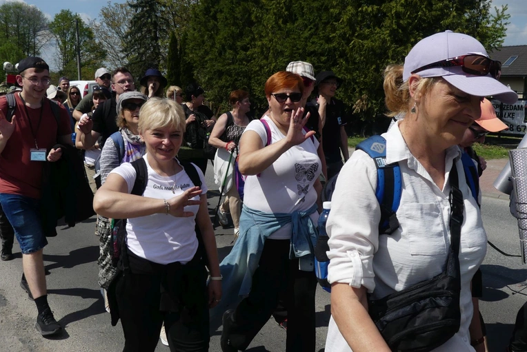 4. Grupa św. abp. Józefa Bilczewskiego w drodze do Łagiewnik - 2025